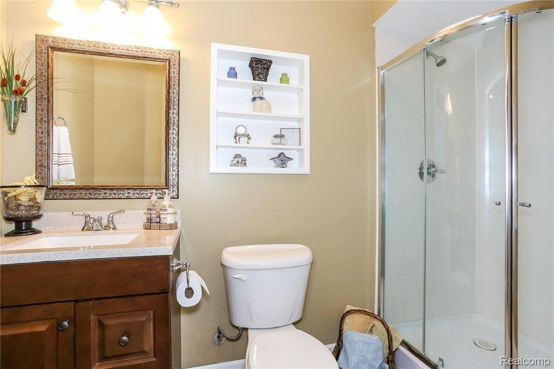3758 Sleepy Fox Drive Rochester, MI 48309 - Photo 57 of 66 053-photo-bathroom-6255333.jpg