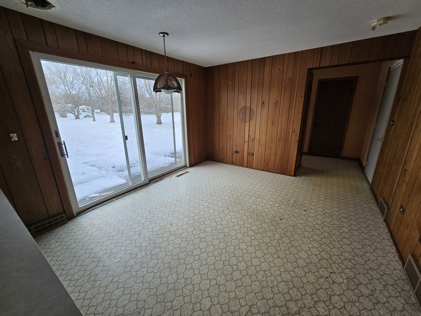 39120 North Winchester Road Wadsworth, IL 60083 - Photo 10 of 25 Gallery Image 10