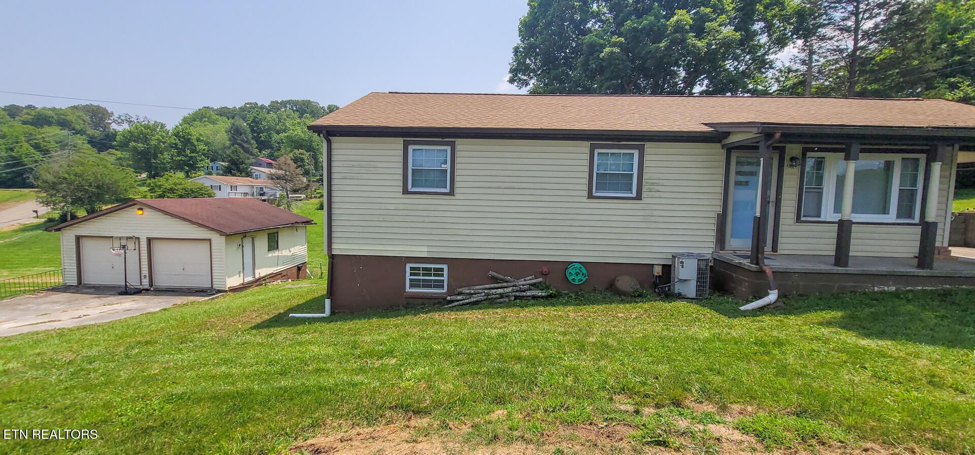 1984 Cecil Johnson Road Knoxville, TN 37921 - Photo 2 of 30 Gallery Image 2