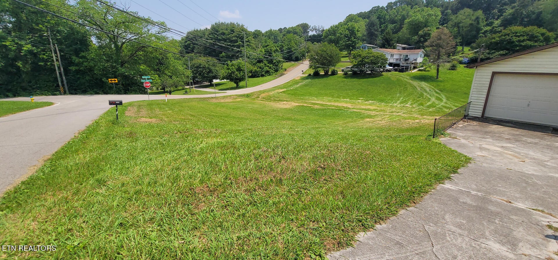 1984 Cecil Johnson Road Knoxville, TN 37921 - Photo 3 of 30 Gallery Image 3