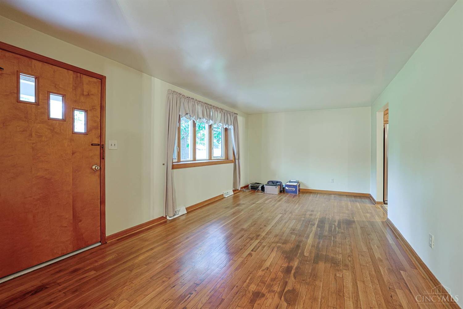7359 Stephen Street Maineville, OH 45039 - Photo 5 of 34 Living Room
