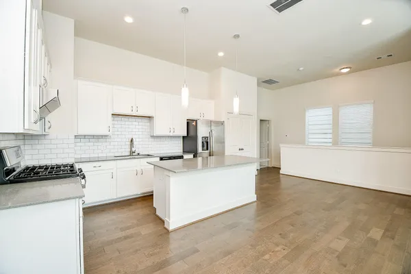 $2,100 | 9444 Kerrwood Lane, Houston, TX 77080