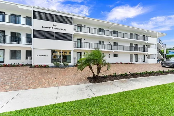 $10,000 | 250 7th Avenue South, Unit 207, Naples, FL 34102