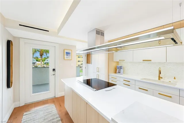 $6,500 | 250 7th Avenue South, Unit 207, Naples, FL 34102