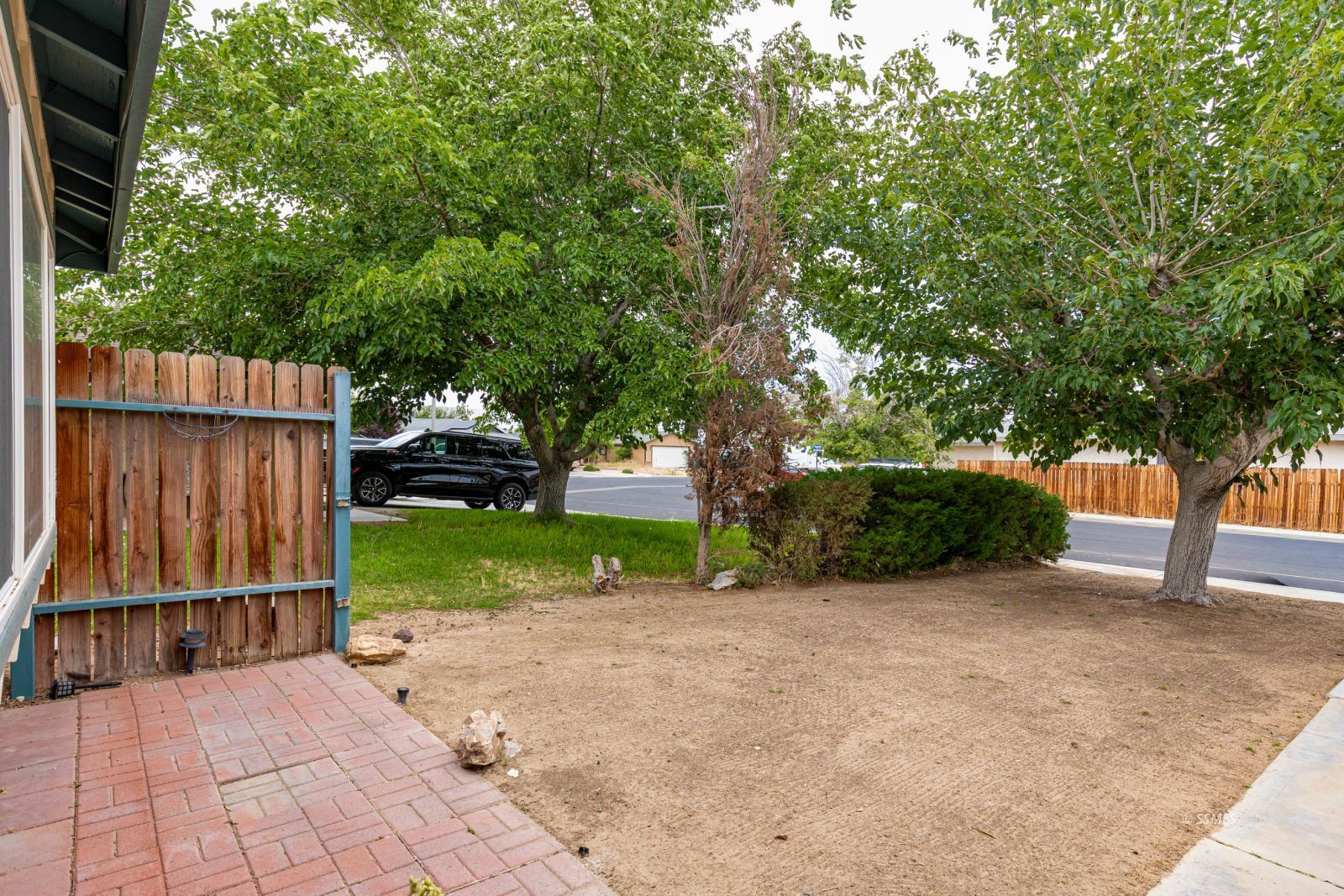 213 East Benson Avenue Ridgecrest, CA 93555 - Photo 5 of 38