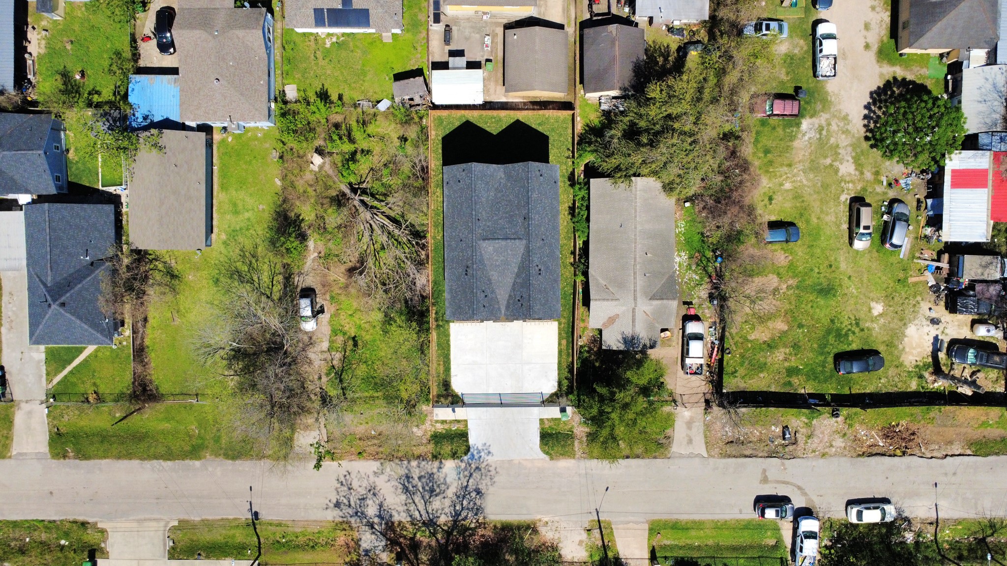 3319 Caplin Street Houston, TX 77026 - Photo 40 of 42 an aerial view of residential houses with outdoor space