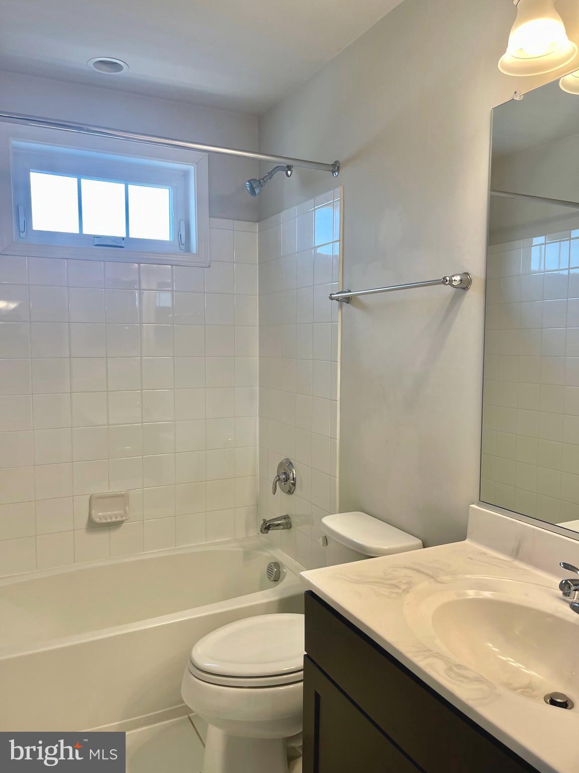 23457 Simms Gap Way Ashburn, VA 20148 - Photo 17 of 34 Hallway Fullbath