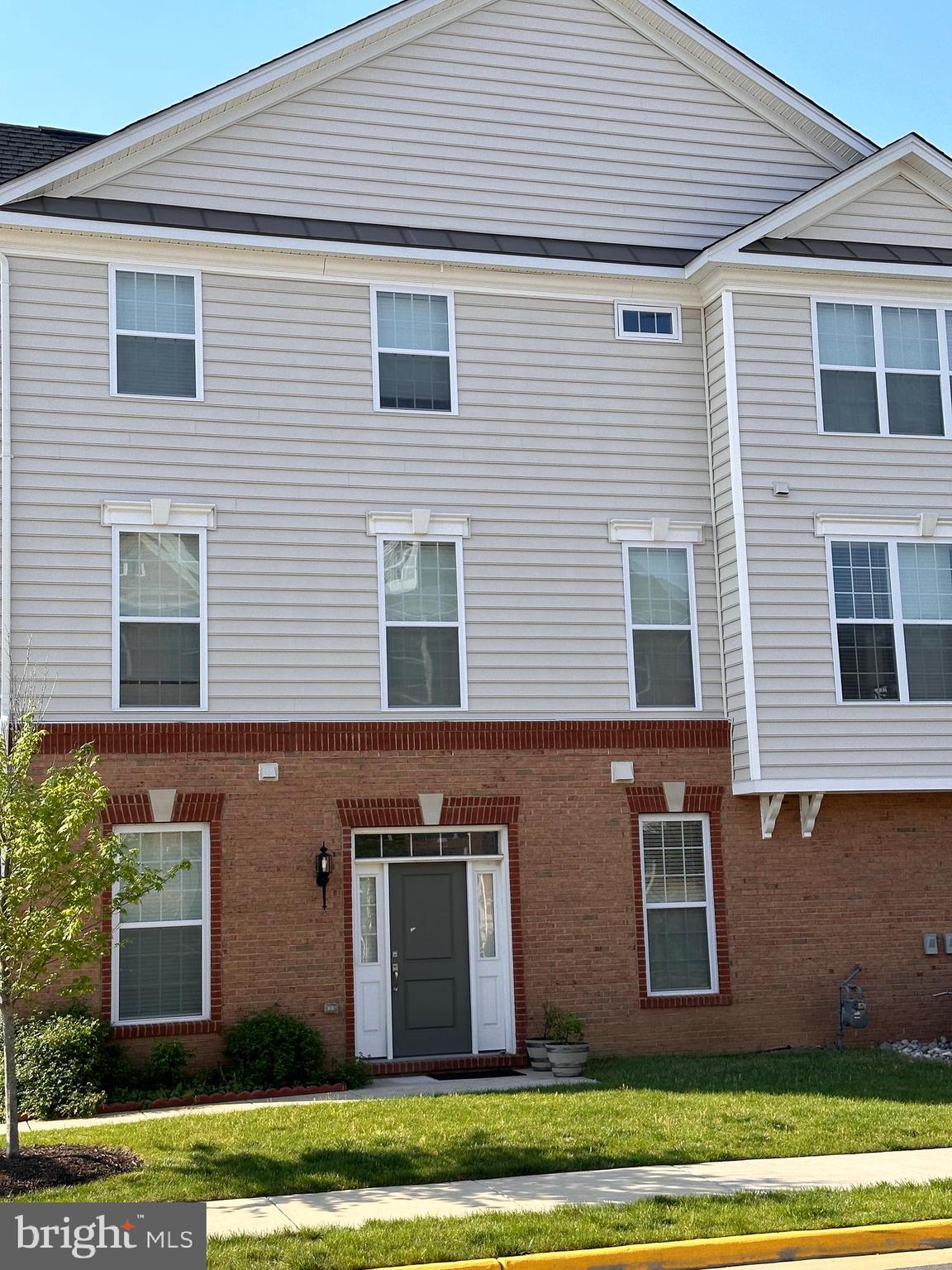 23457 Simms Gap Way Ashburn, VA 20148 - Photo 4 of 34 Exterior Front View#4