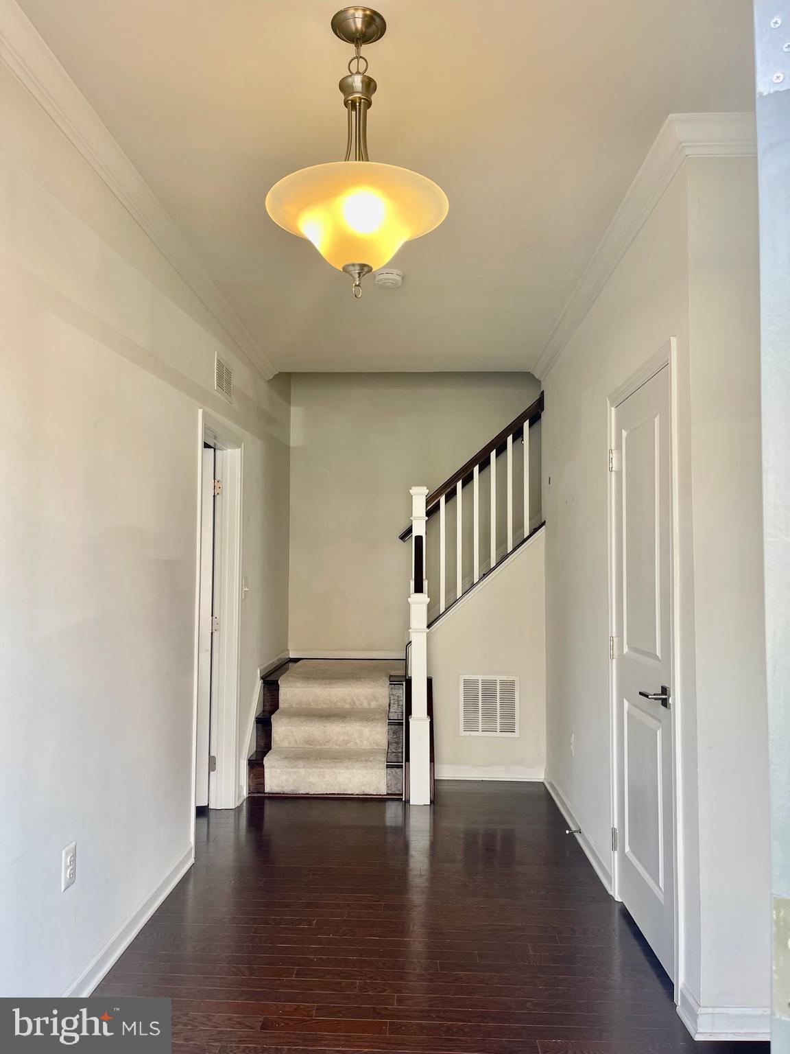 23457 Simms Gap Way Ashburn, VA 20148 - Photo 5 of 34 Foyer