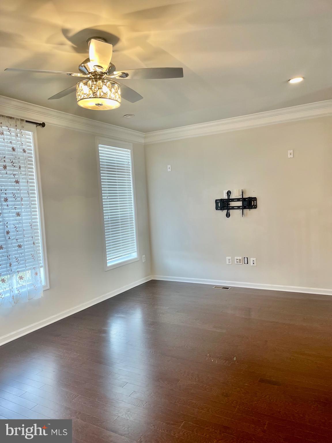 23457 Simms Gap Way Ashburn, VA 20148 - Photo 7 of 34 Living Room