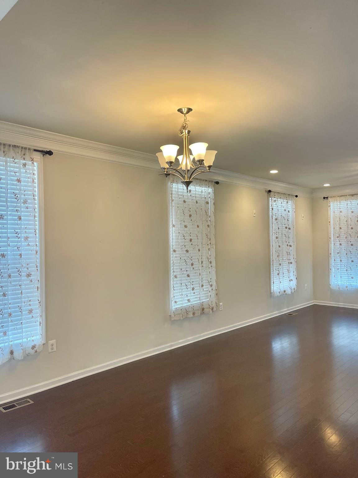 23457 Simms Gap Way Ashburn, VA 20148 - Photo 8 of 34 Dining Room