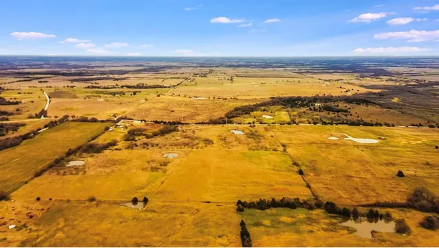 $850,000 | 1360 Northwest County Road 1360, Barry, TX 75102