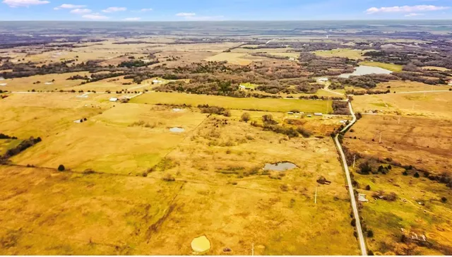 $850,000 | 1360 Northwest County Road 1360, Barry, TX 75102