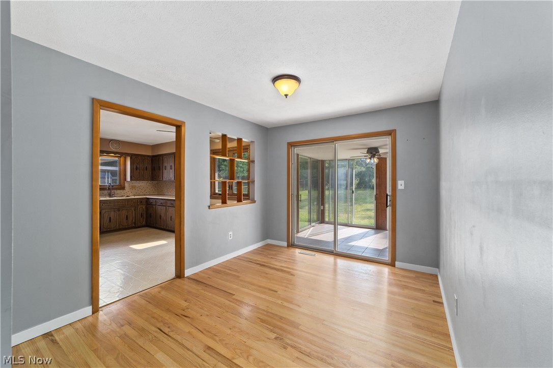 7627 Roeper Road Parma, OH 44134 - Photo 4 of 29