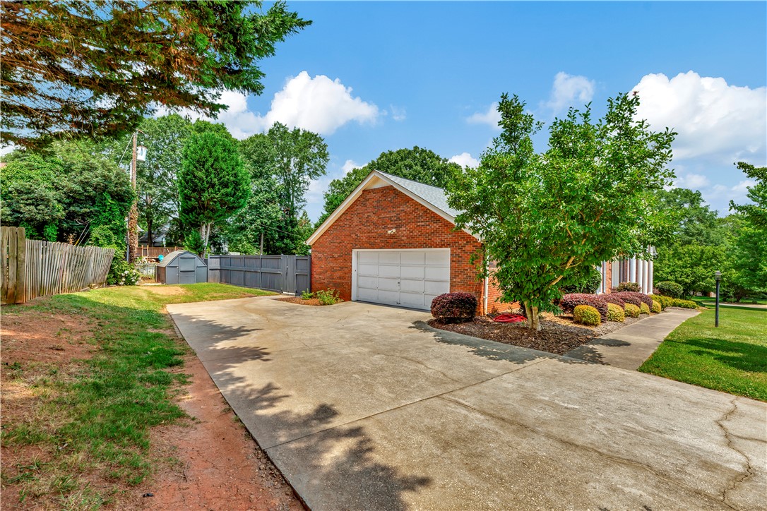 403 Regency Circle Anderson, SC 29625 - Photo 3 of 39 Gallery Image 3