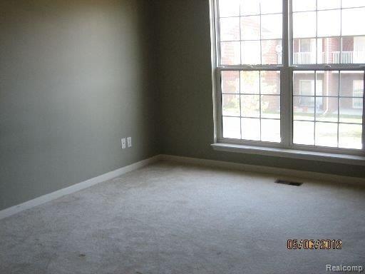 1645 Deepwood Circle Rochester, MI 48307 - Photo 6 of 7 MstrBdrm.JPG