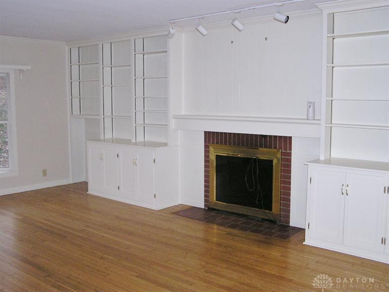 7310 Meeker Road Dayton, OH 45414 - Photo 8 of 35 Living room