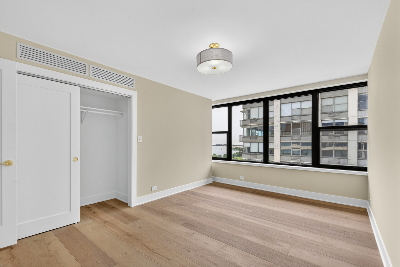 5801 North Sheridan Road, Unit 20D Chicago, IL 60660 - Photo 16 of 34