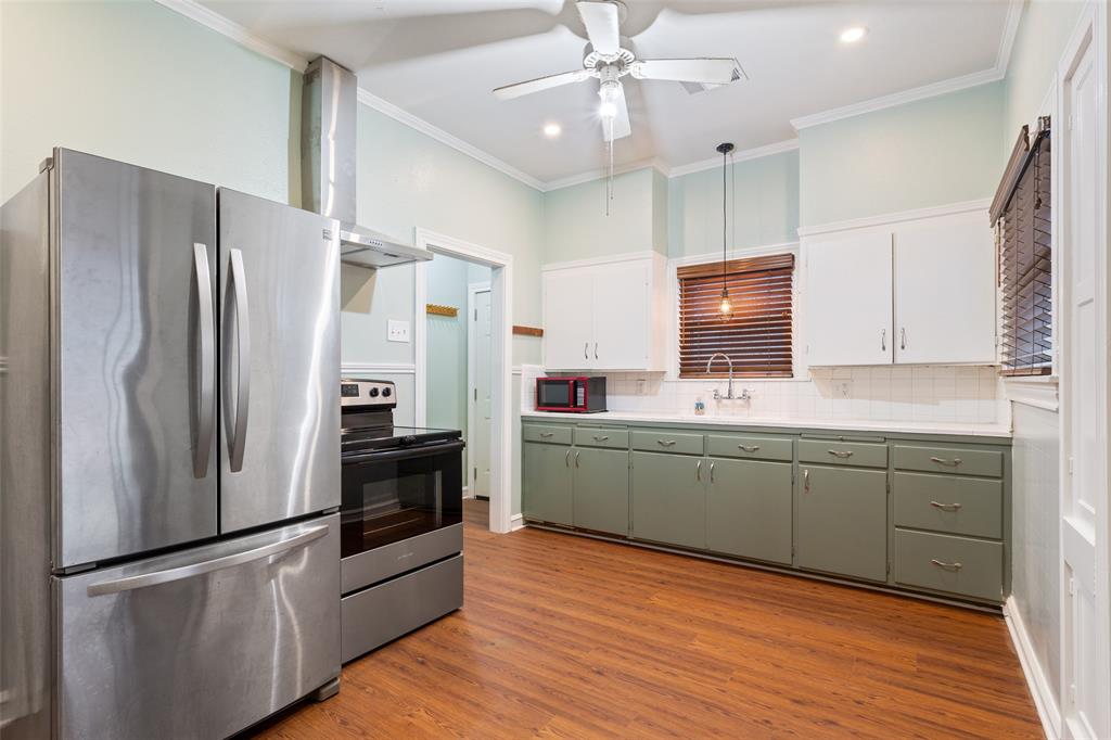 2600 Maple Avenue Waco, TX 76707 - Photo 12 of 28 a kitchen with stainless steel appliances a refrigerator sink and microwave