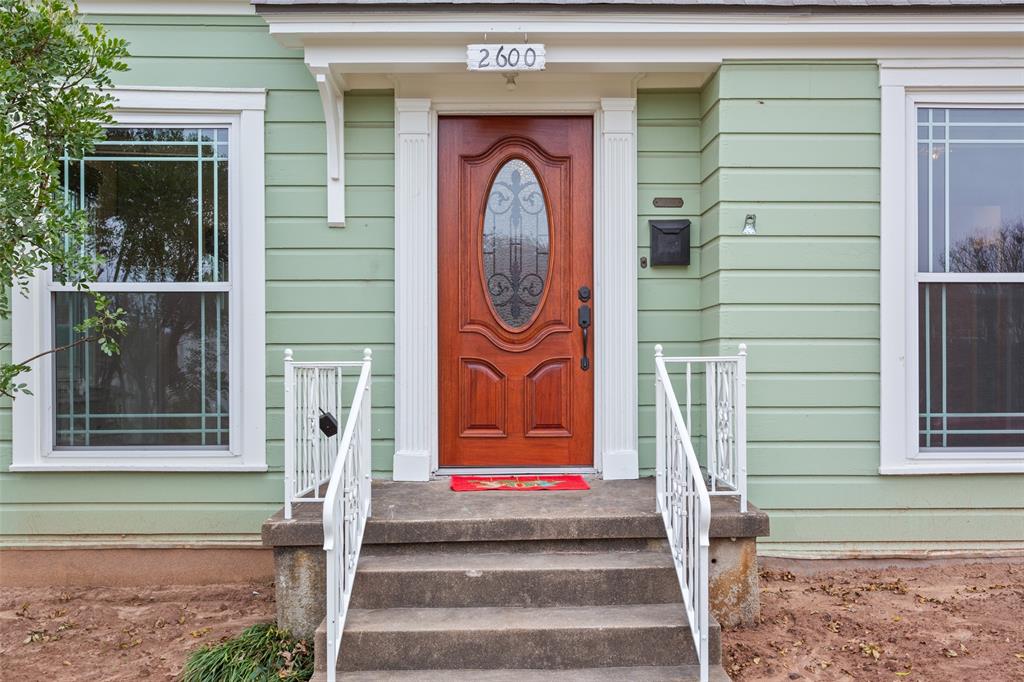 2600 Maple Avenue Waco, TX 76707 - Photo 4 of 28 a front view of a house with a porch