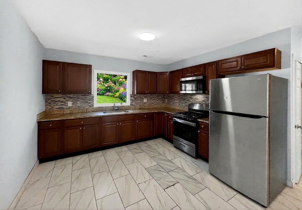 247 Pilgrim Avenue, Unit 2 Worcester, MA 01604 - Photo 3 of 15