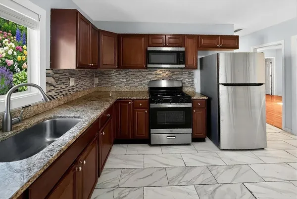 $2,700 | 247 Pilgrim Avenue, Unit 2, Worcester, MA 01604