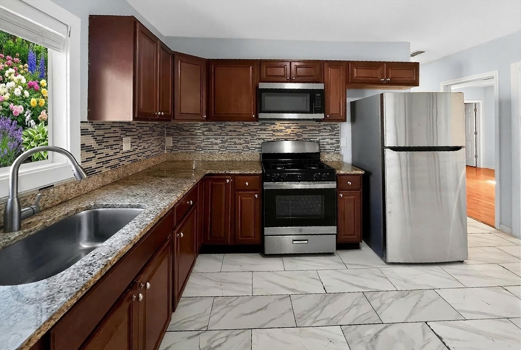 247 Pilgrim Avenue, Unit 2 Worcester, MA 01604 - Photo 4 of 15