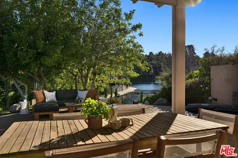 $2,100,000 | 4724 Park Jacaranda, Calabasas, CA 91302