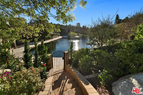 $2,050,000 | 4724 Park Jacaranda, Calabasas, CA 91302