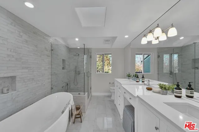 $2,100,000 | 4724 Park Jacaranda, Calabasas, CA 91302