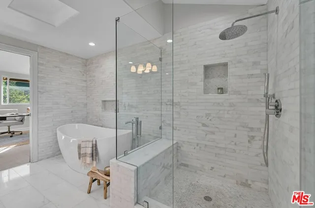 $2,100,000 | 4724 Park Jacaranda, Calabasas, CA 91302