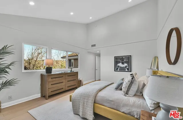 $2,100,000 | 4724 Park Jacaranda, Calabasas, CA 91302