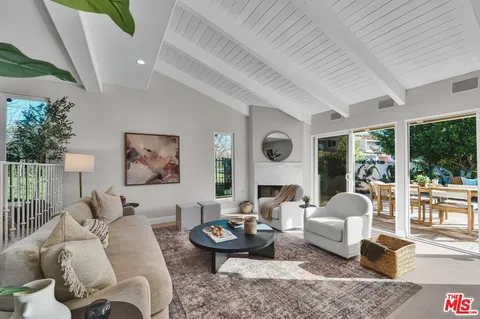 $2,050,000 | 4724 Park Jacaranda, Calabasas, CA 91302