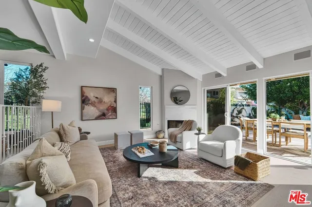 $2,100,000 | 4724 Park Jacaranda, Calabasas, CA 91302