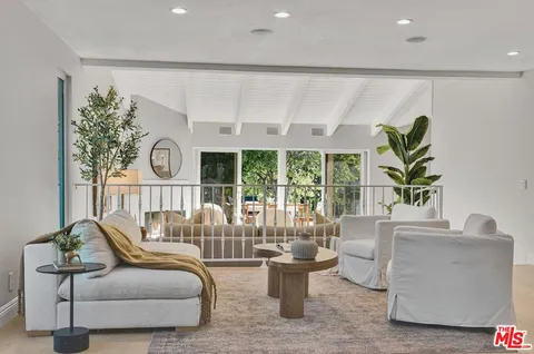 $2,050,000 | 4724 Park Jacaranda, Calabasas, CA 91302