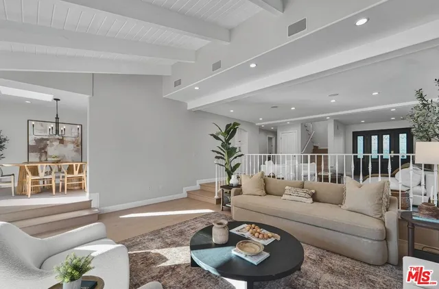 $2,100,000 | 4724 Park Jacaranda, Calabasas, CA 91302