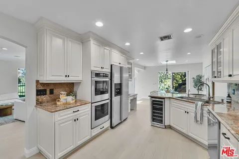 $2,100,000 | 4724 Park Jacaranda, Calabasas, CA 91302