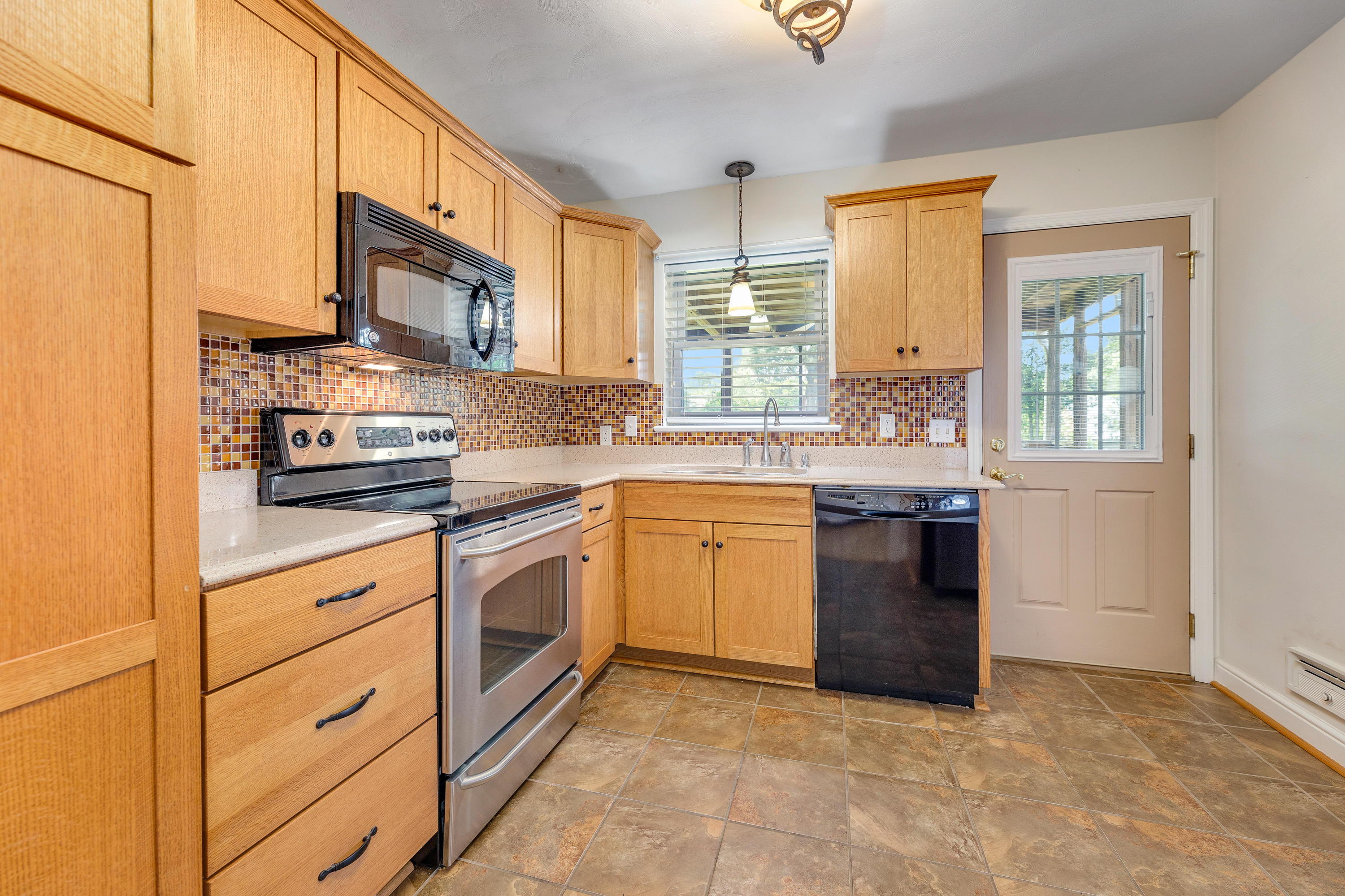 2327 Idavere Road Southwest Roanoke, VA 24015 - Photo 20 of 30 IMG_6011_20
