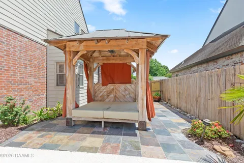 $427,000 | 305 Breemen Circle, Lafayette, LA 70508