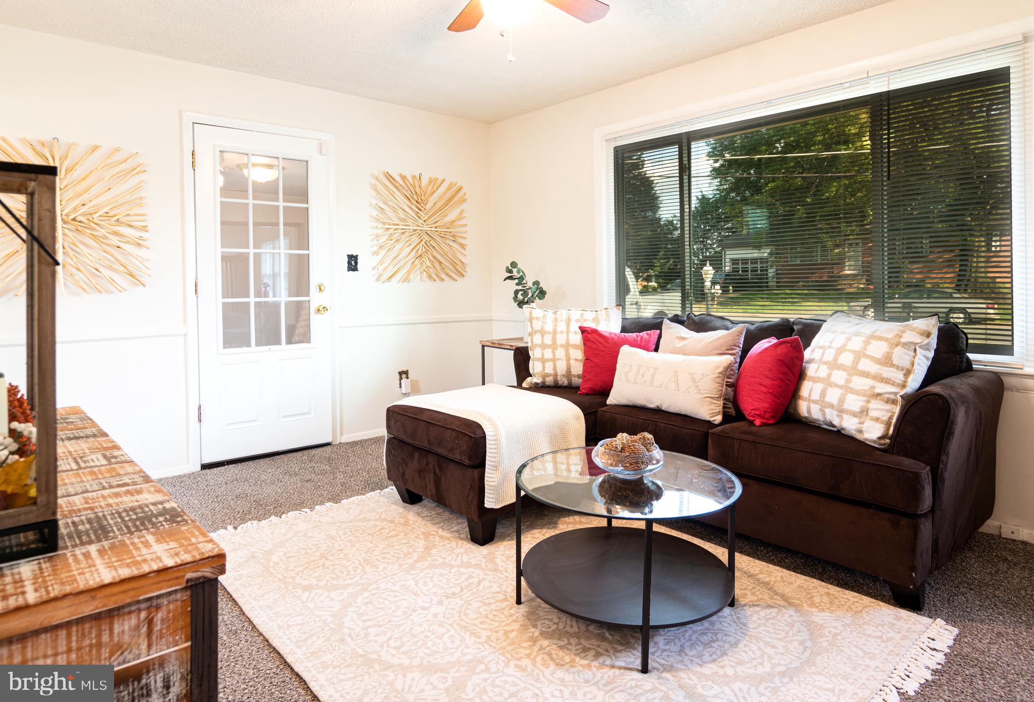 200 Tor Bryan Road Fort Washington, MD 20744 - Photo 4 of 25 Bright and Airy Living Room