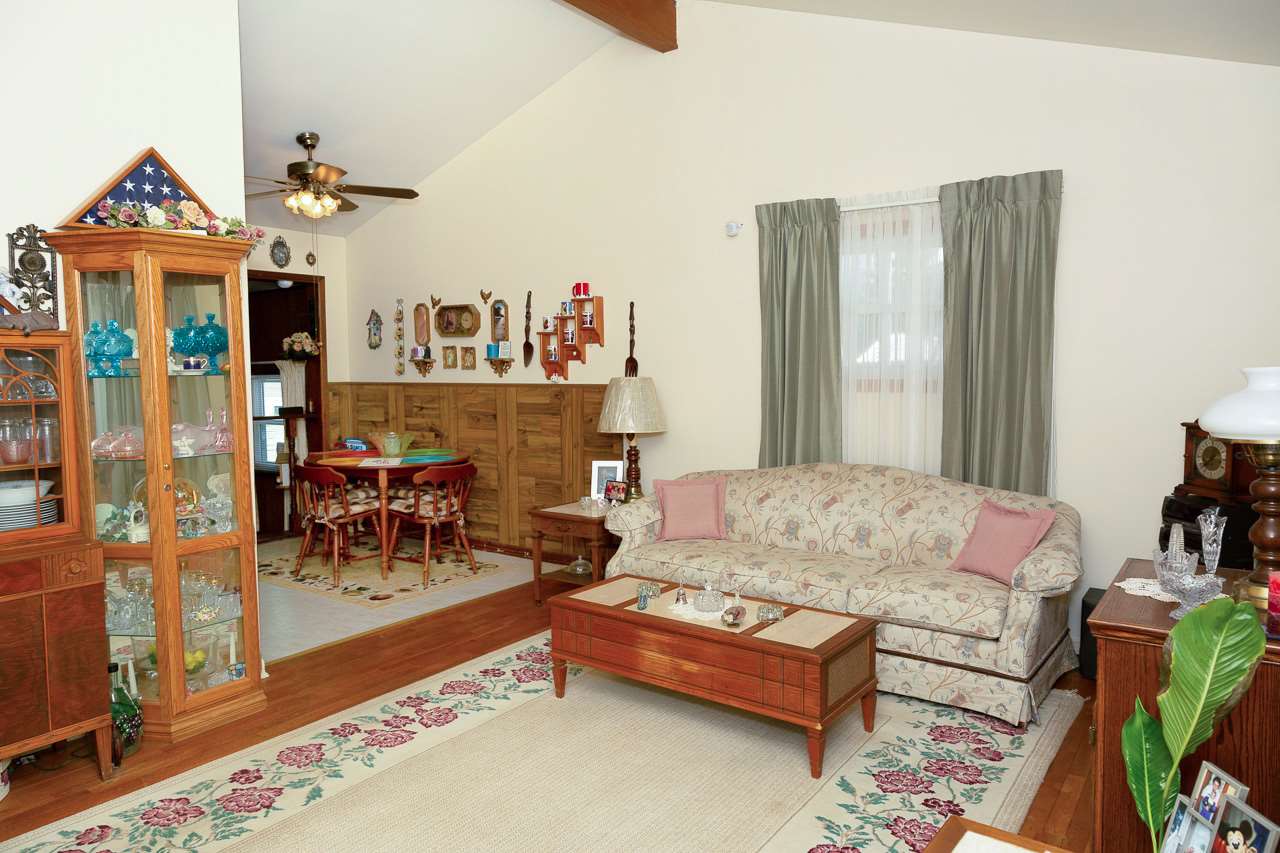 3103 East Frances Road Clio, MI 48420 - Photo 5 of 19 31375992-4.JPG