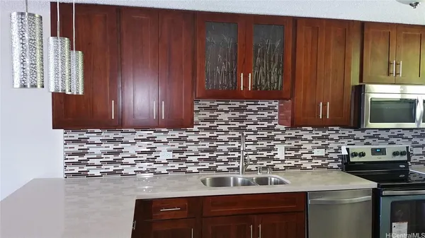 $2,700 | 1515 Ward Avenue, Unit 105, Honolulu, HI 96822