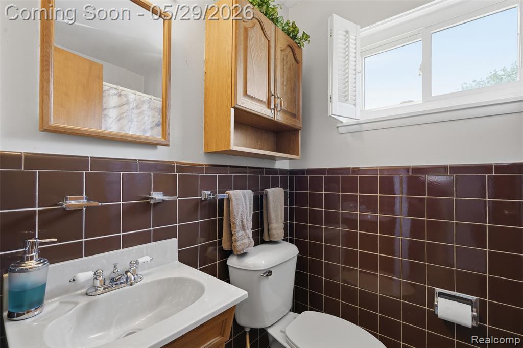 24237 Roxana Avenue Eastpointe, MI 48021 - Photo 19 of 31