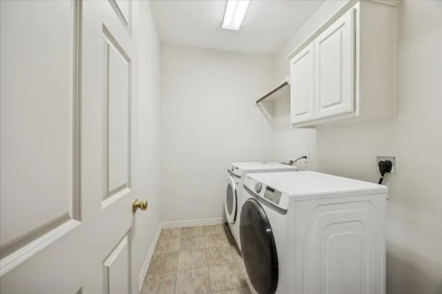 a view of a backyard with pathway