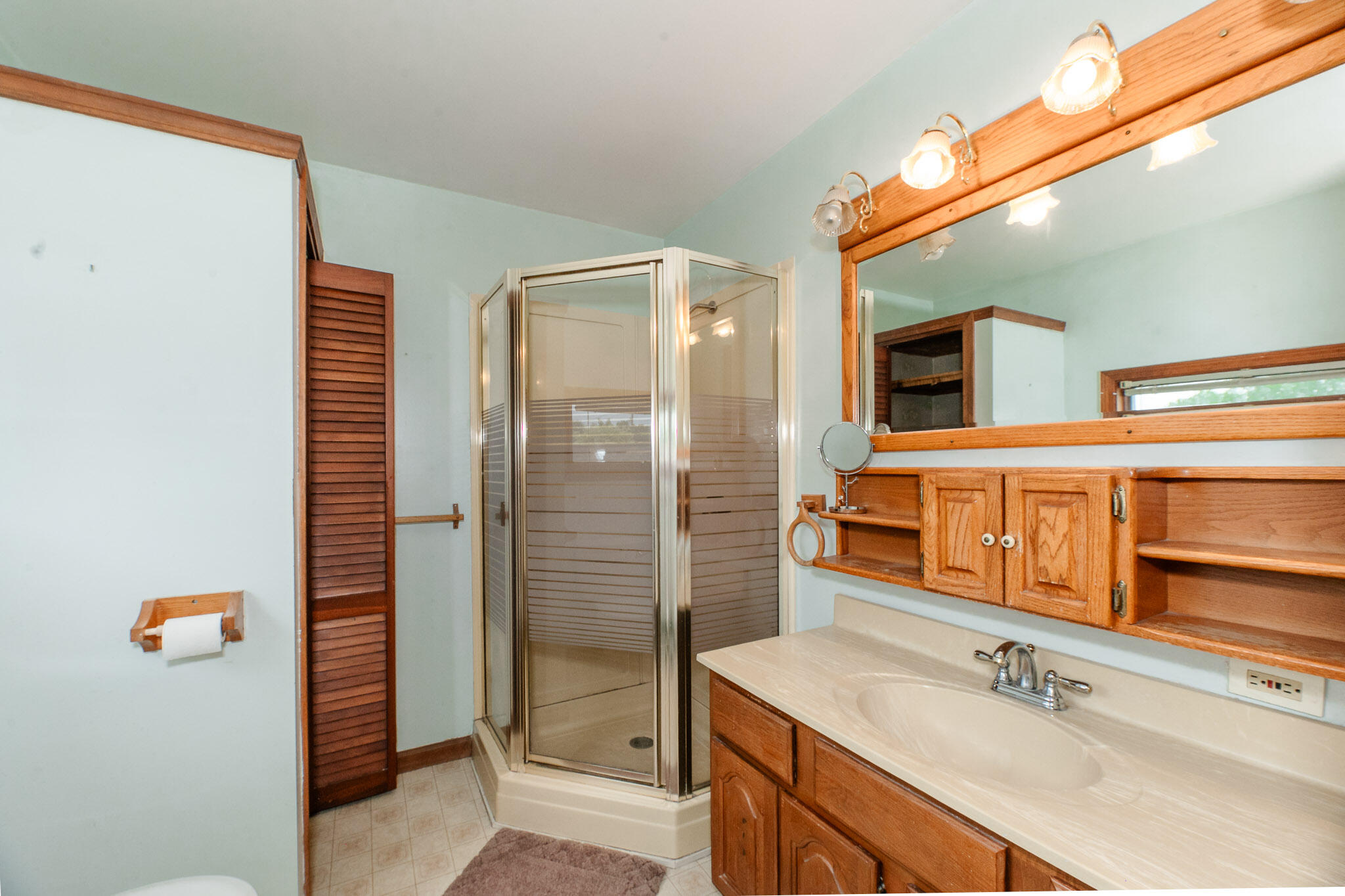 2887 Middle Road Sidney, ME 04330 - Photo 25 of 38 En suite Second floor