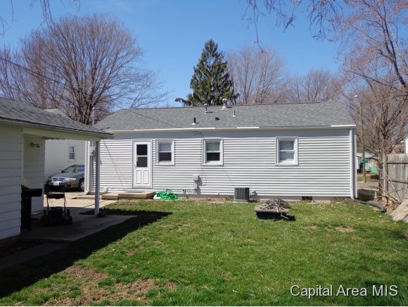 1128 Johnson Lane Springfield, IL 62702 - Photo 2 of 15
