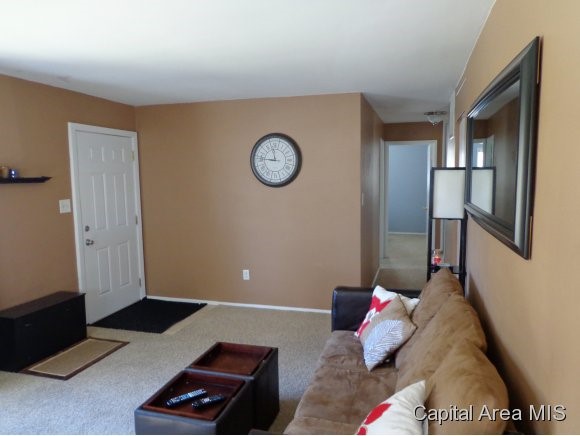 1128 Johnson Lane Springfield, IL 62702 - Photo 5 of 15