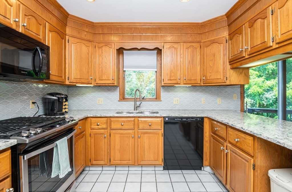 217 Maple Street Danvers, MA 01923 - Photo 6 of 42