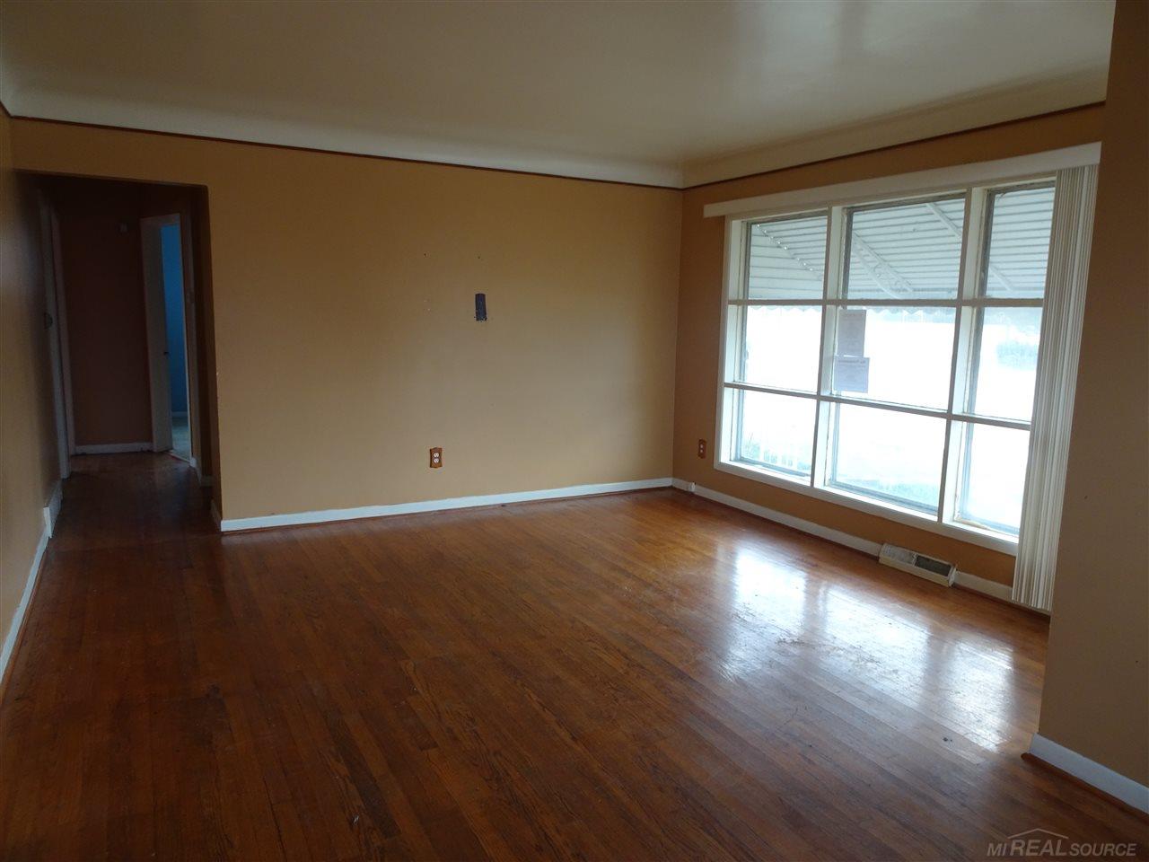 24884 Kelly Road Eastpointe, MI 48021 - Photo 10 of 19 31314937-9.JPG