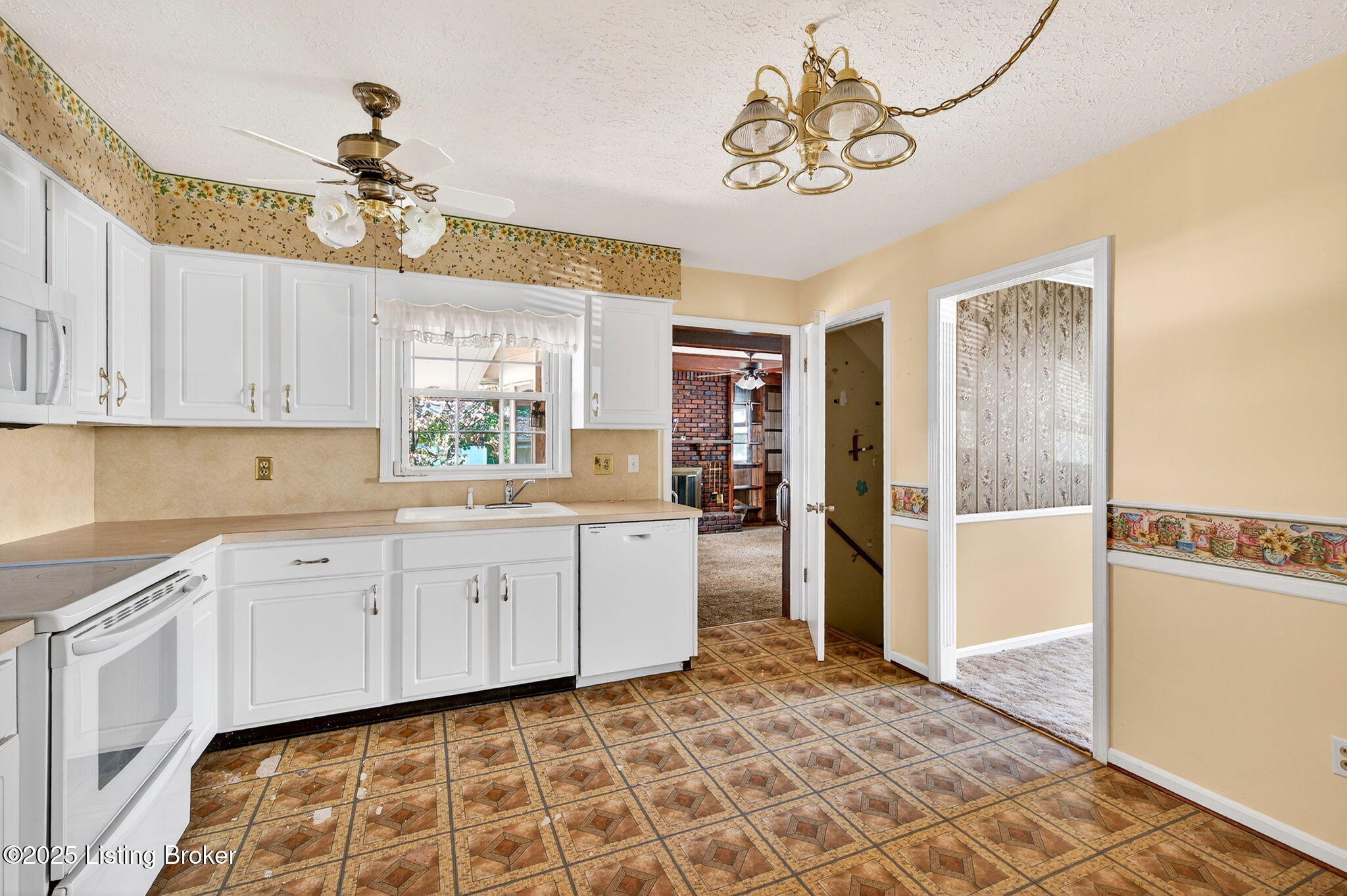 2906 Sunny Field Road Louisville, KY 40220 - Photo 11 of 38 12-web-or-mls-2905-sunny-field-rd